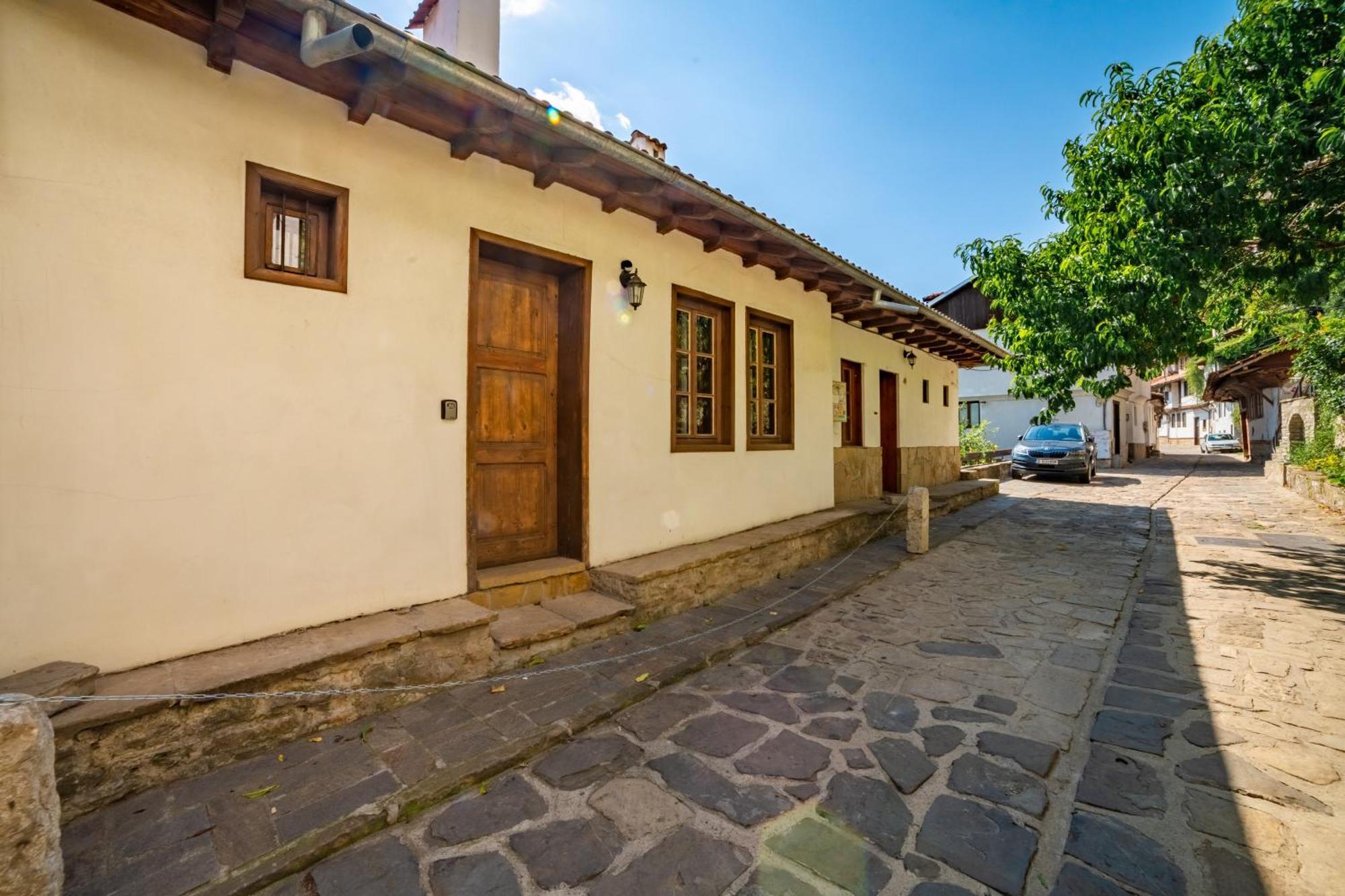 Four Riders Guest House Veliko Tarnovo Exterior photo